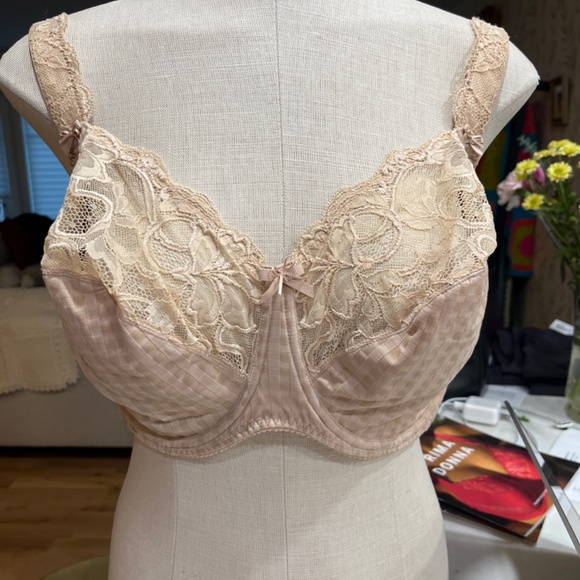 Bras - Picture 2 of 5